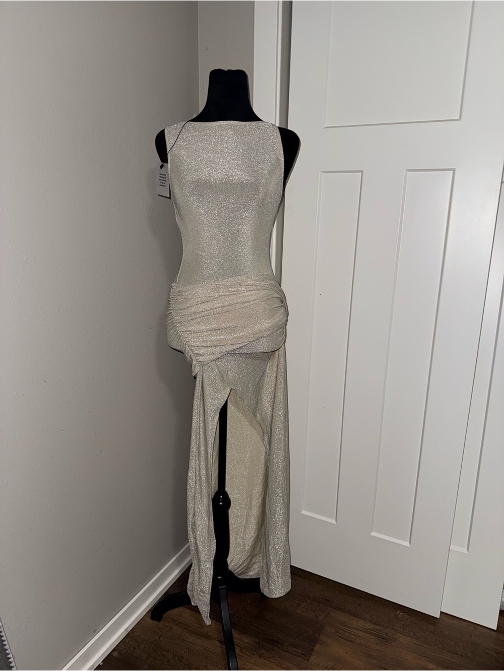 New - Superdown Zixuan Maxi Dress in Silver Metallic Bodycon Gown XS - Picture 3 of 6